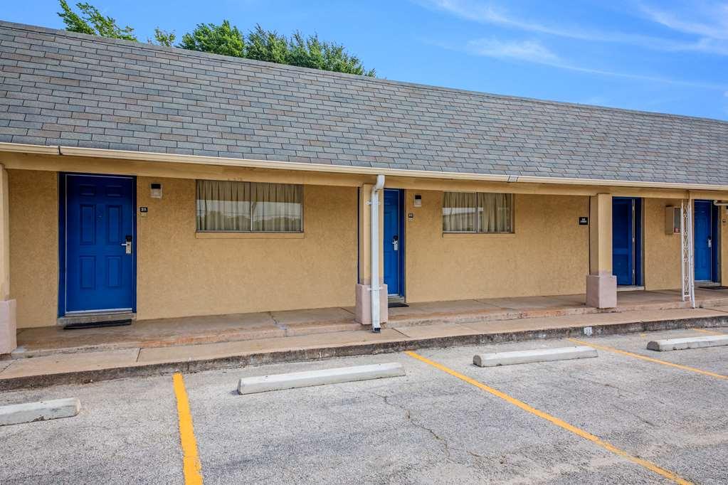 Americas Best Value Inn Giddings Buitenkant foto