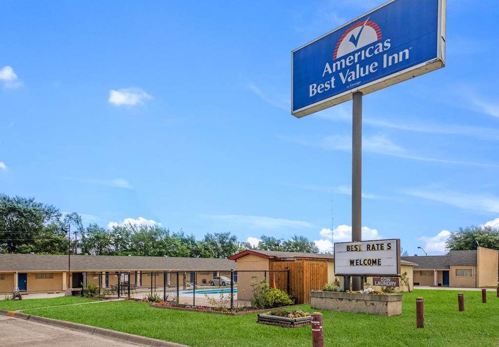 Americas Best Value Inn Giddings Buitenkant foto