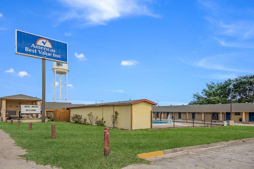 Americas Best Value Inn Giddings Buitenkant foto