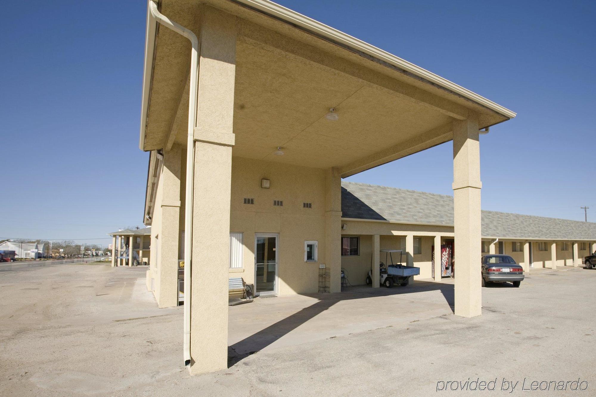 Americas Best Value Inn Giddings Buitenkant foto