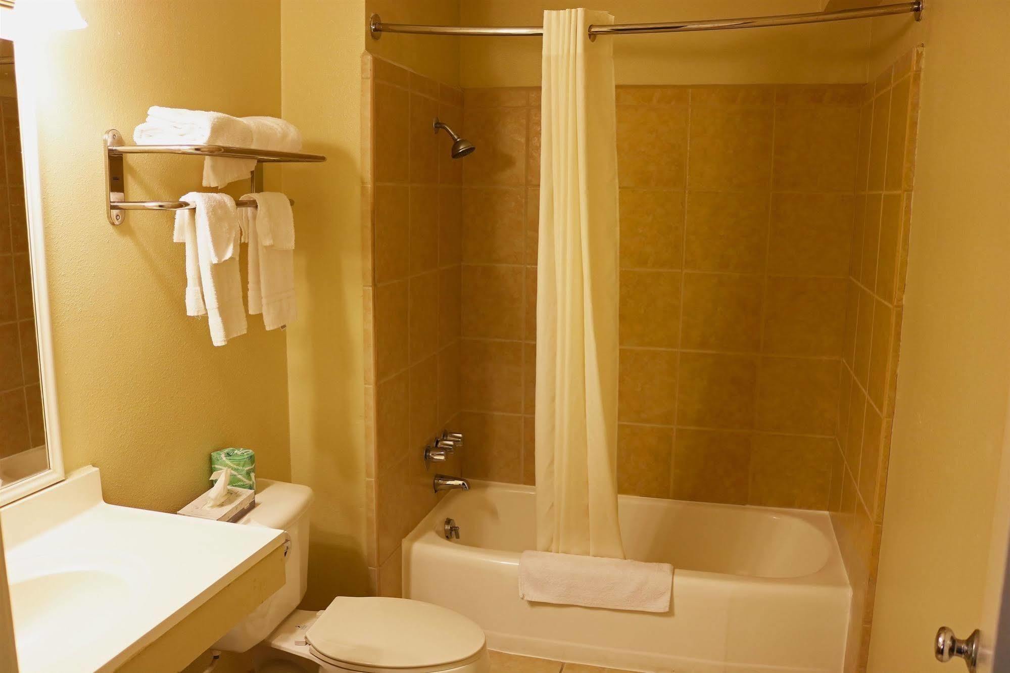 Americas Best Value Inn Giddings Buitenkant foto