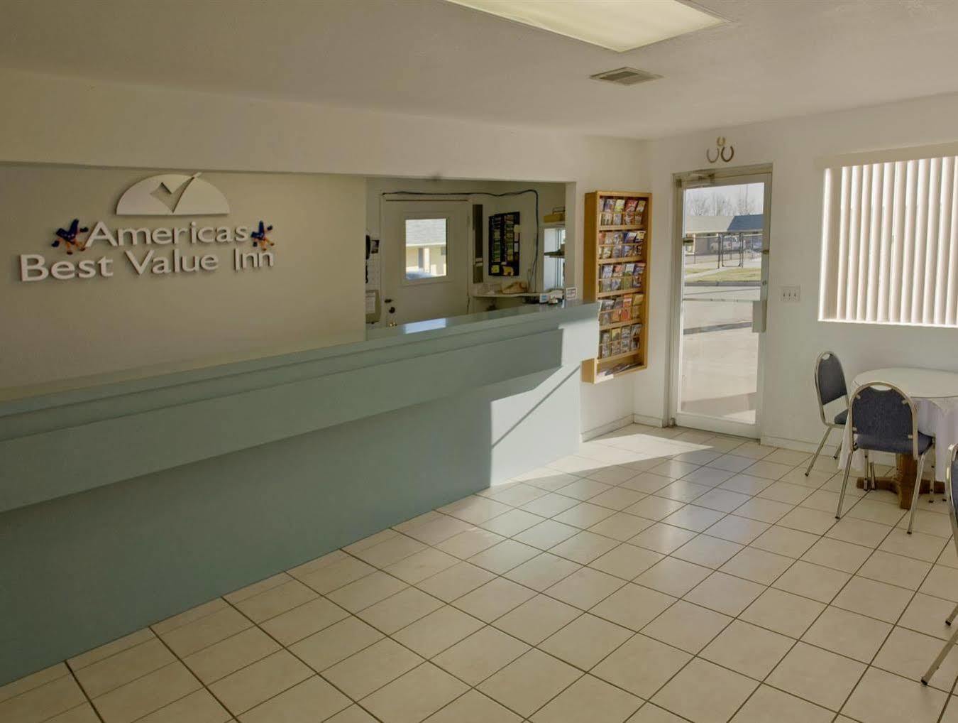 Americas Best Value Inn Giddings Buitenkant foto